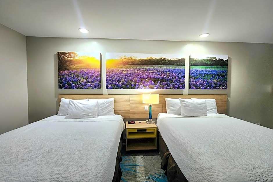 Days Inn & Suites by Wyndham Katy