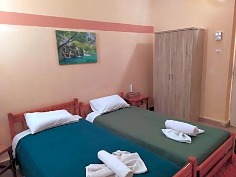 Comfort Quadruple Room with Window