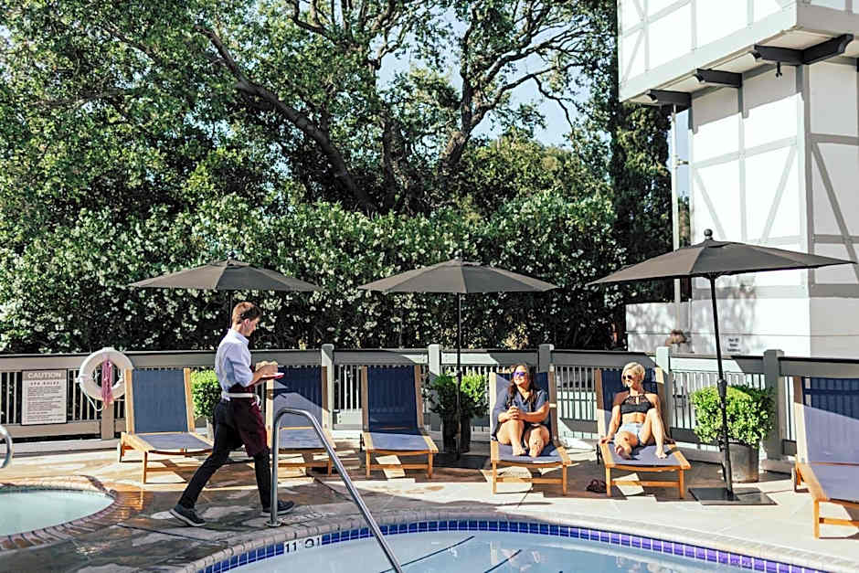 Vinland Hotel and Lounge