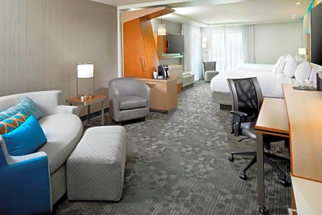 Suite, 2 Queen, Sofa bed