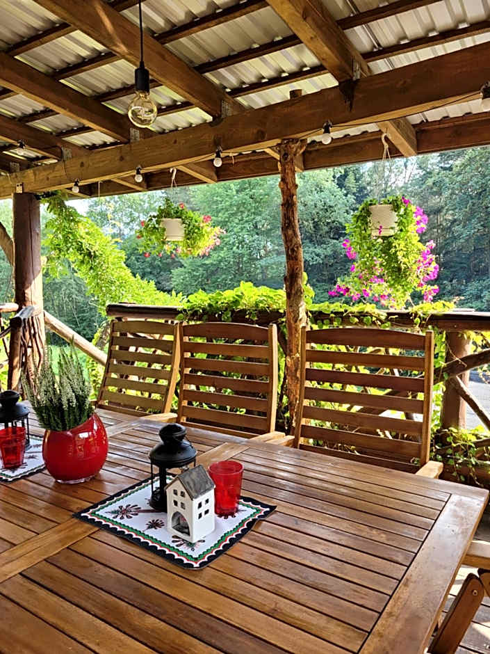 DOMEK NA GÓRACH z GORĄCĄ BALIĄ i SAUNĄ