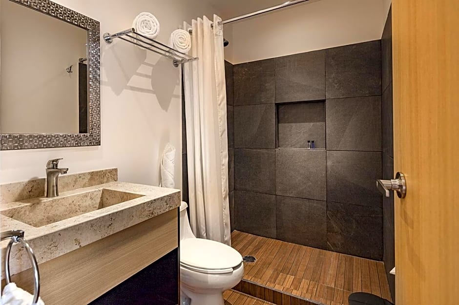 ROOM Hotel & Suites