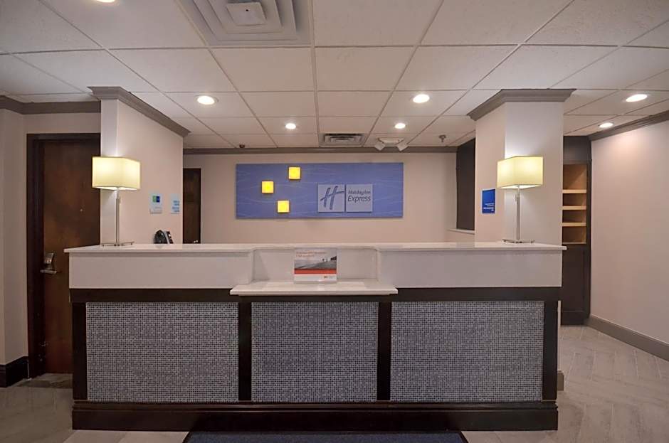 Holiday Inn Express & Suites Fayetteville University of Arkansas Area By IHG