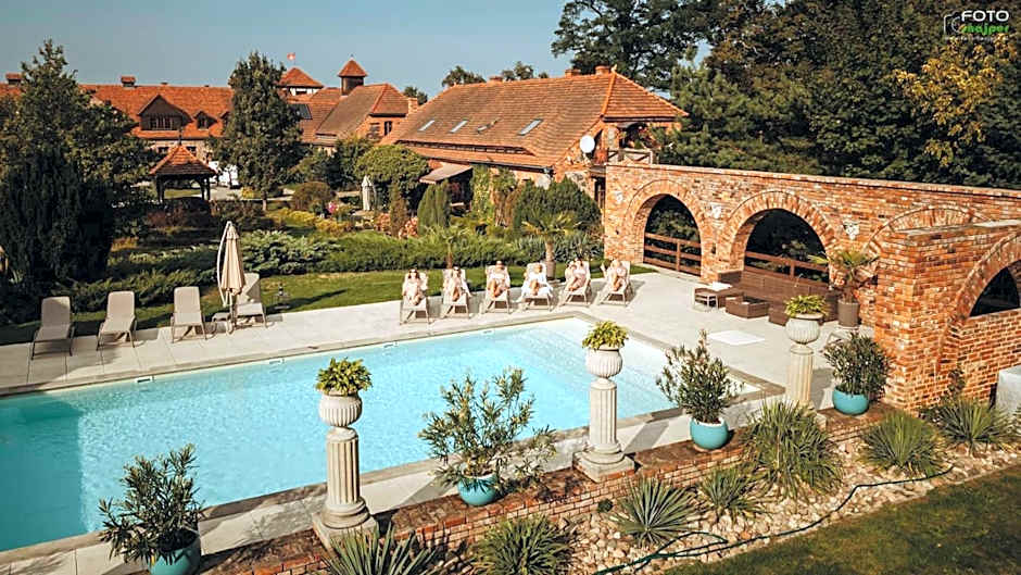 Żabi Dwór - HOTEL - RESTAURACJA - SPA