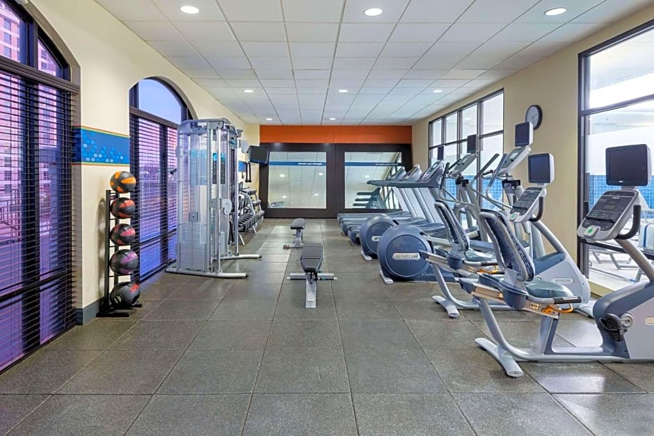 Hampton Inn By Hilton & Suites Kansas City-Country Club Plaza