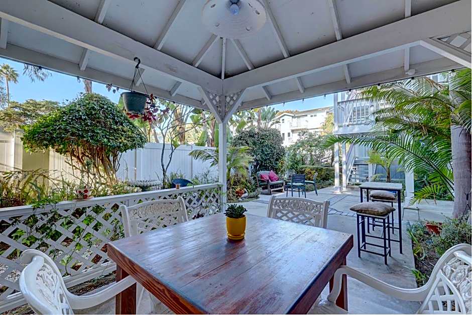 Pelican Cove Inn