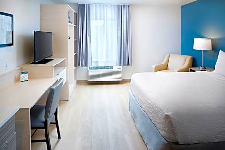 Queen Room  with Tub - Disability Access/Non-Smoking