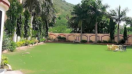 HOTEL GARDEN VIEW NATHDWARA PURE VEG