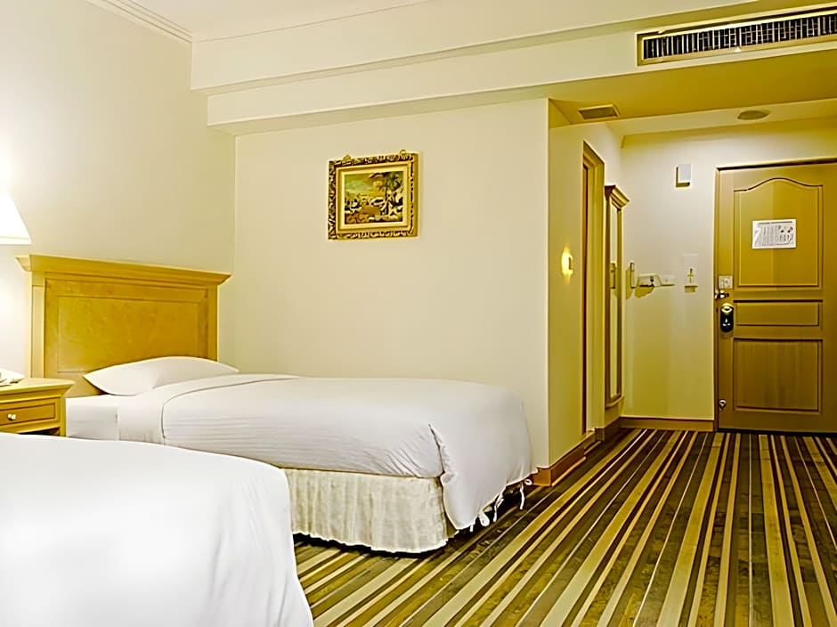 Cambridge Hotel Yung Kong