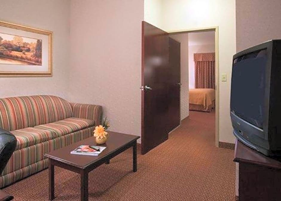 Quality Inn & Suites Near University