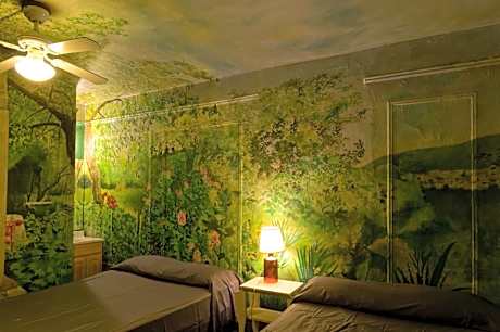Quadruple Room with Private Bathroom
