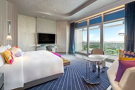 Wow Suite, 2 Bedroom Vice Presidential Suite, Bedroom 1: 1 King, Bedroom 2: 2 Queen, Lake view