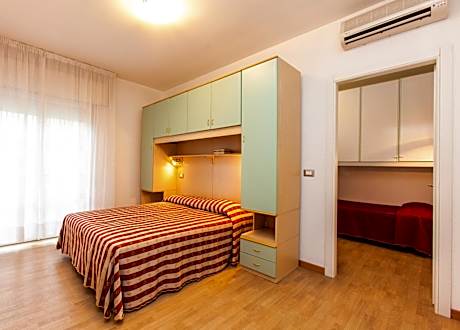 Family Room (2 Adults + 3 Children)