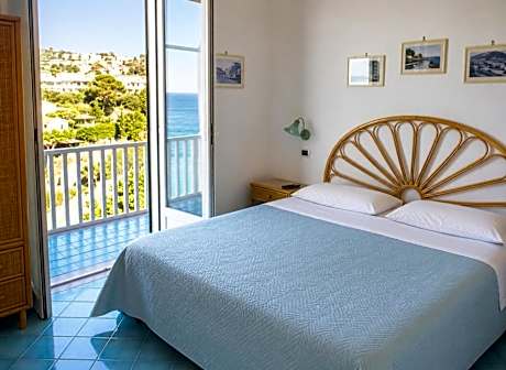 Double Room with Balcony and Sea View