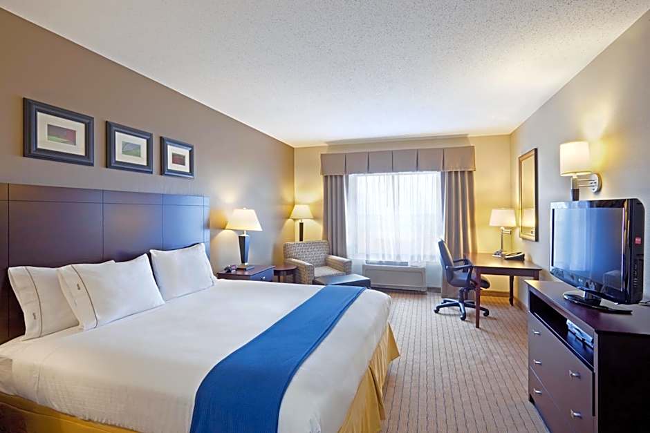 Holiday Inn Express & Suites Malone By IHG
