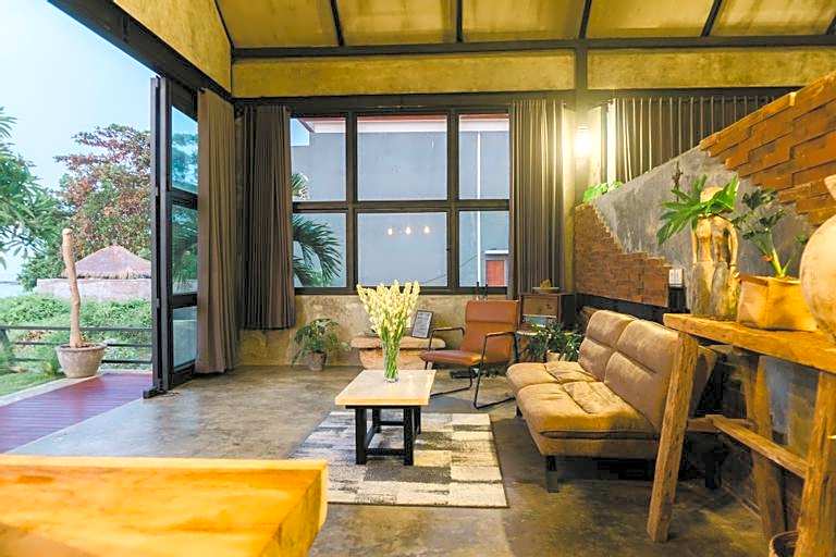 EJ House