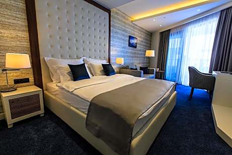 Deluxe Double Room with Balcony and Sea View