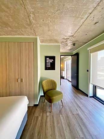 Standard Double Suite