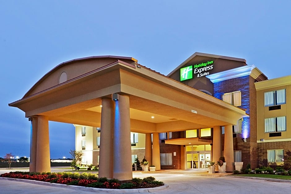 Holiday Inn Express and Suites Hotel - Pauls Valley