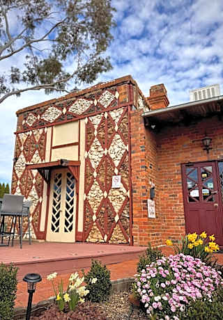 Diamond House Heritage Restaurant and Motor Inn