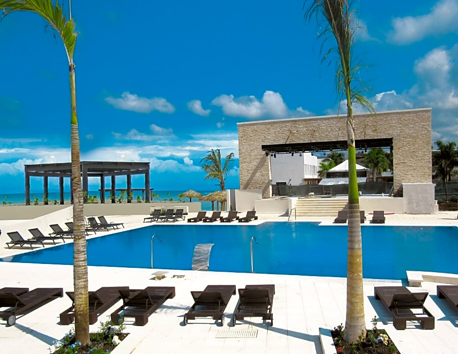 Royalton Blue Waters Autograph All-Inclusive Resor