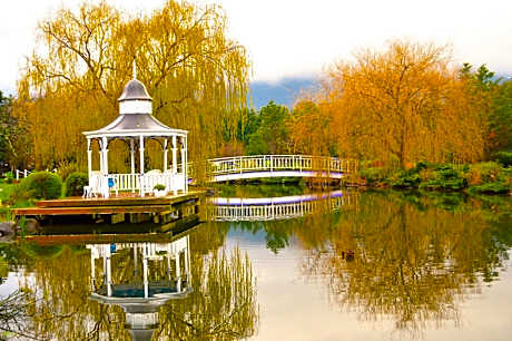 Lakeside Cottage Luxury B&B