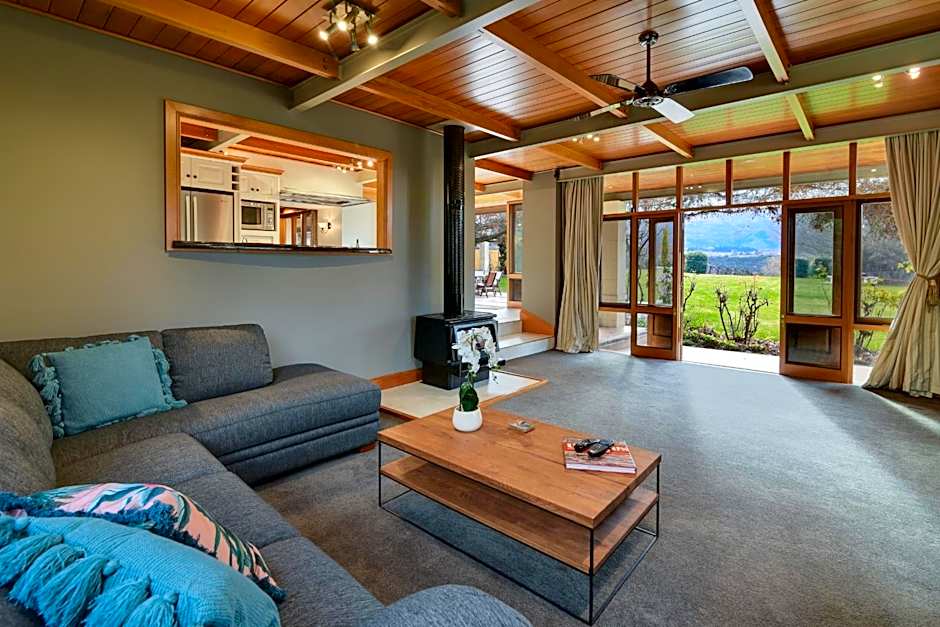 Manata Homestead & Lodge