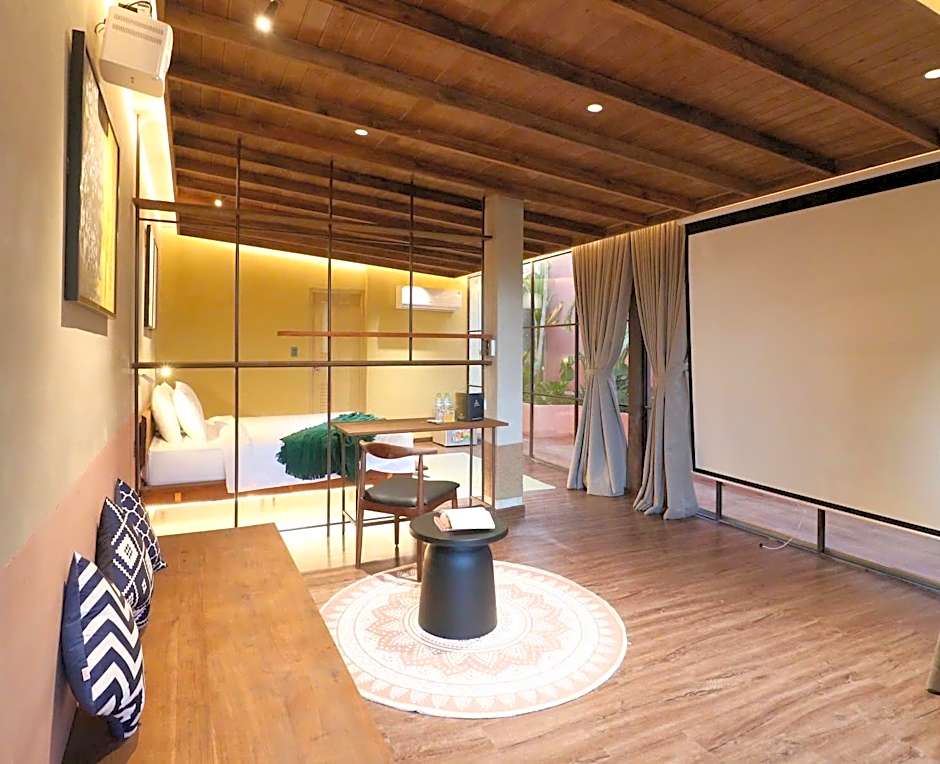 Joi Boutique Bãi Trước