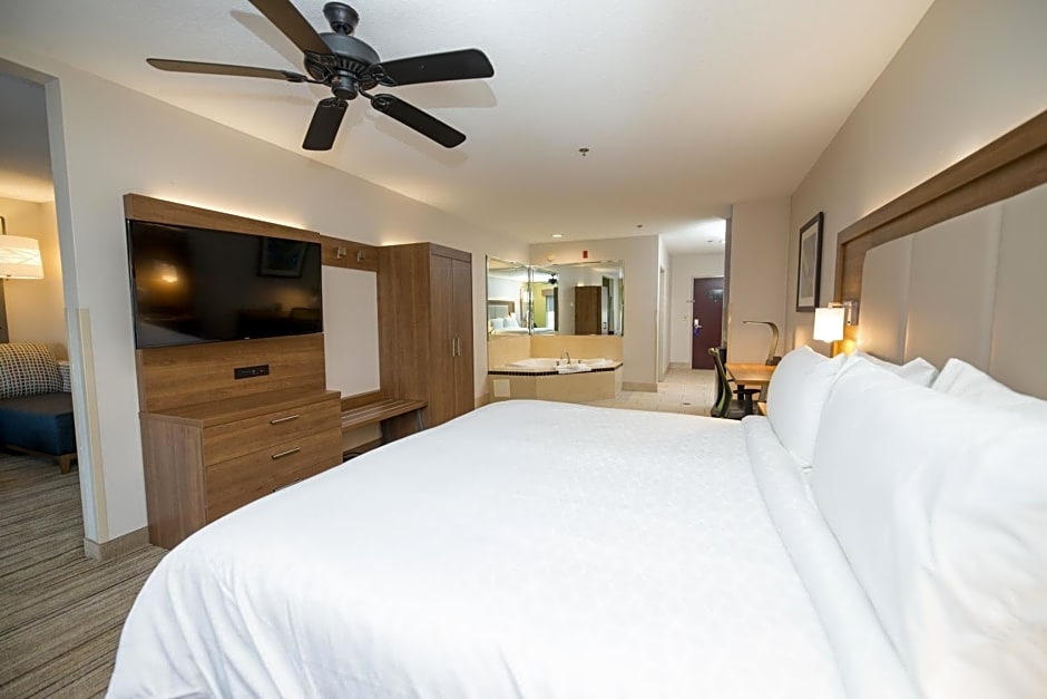 Holiday Inn Express Hotel & Suites Clinton By IHG