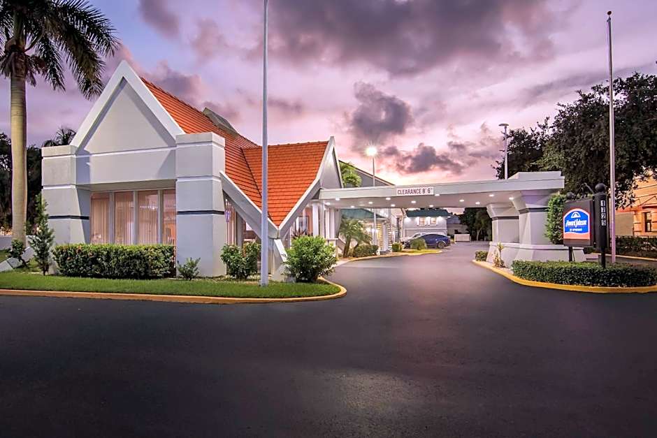 Howard Johnson by Wyndham Vero Beach / Downtown