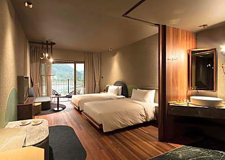 Superior Lake View Twin Room