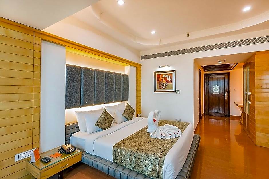 Hotel Saffron Leaf