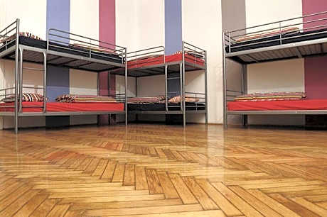 Bed in 6-Bed Mixed Dormitory Room