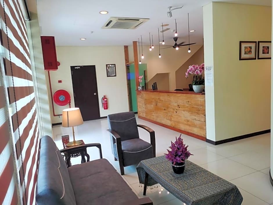 PAVILION INN HOTEL LUMUT