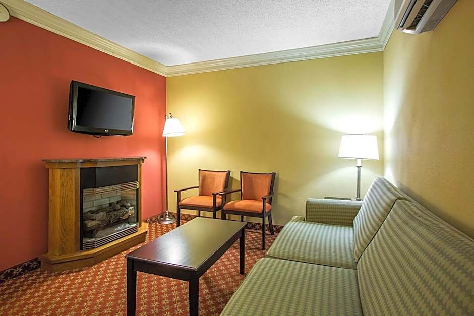 Clarion Hotel & Conference Center
