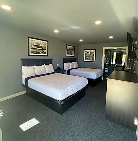Deluxe Queen Suite