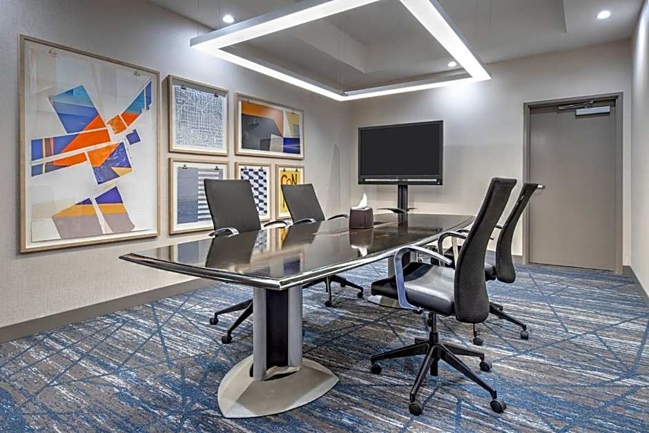 Holiday Inn Express Hotel & Suites Dallas West By IHG