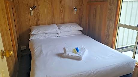 Economy Studio Cabin - Sleeps 6