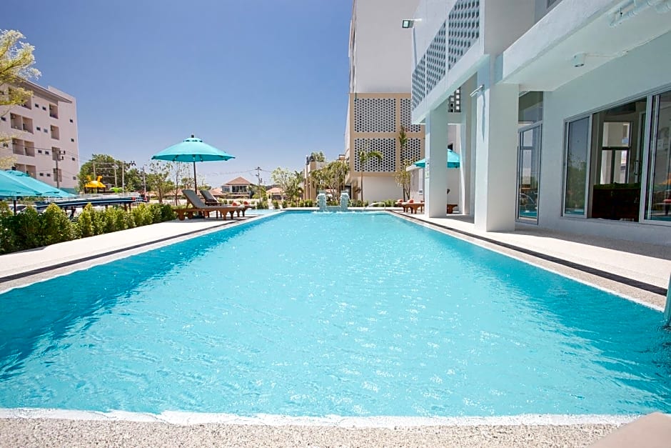 Recenta Suite Phuket Suanluang