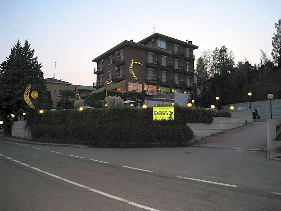 Hotel Boomerang - Check-in & Meals in front at hotel Sporting