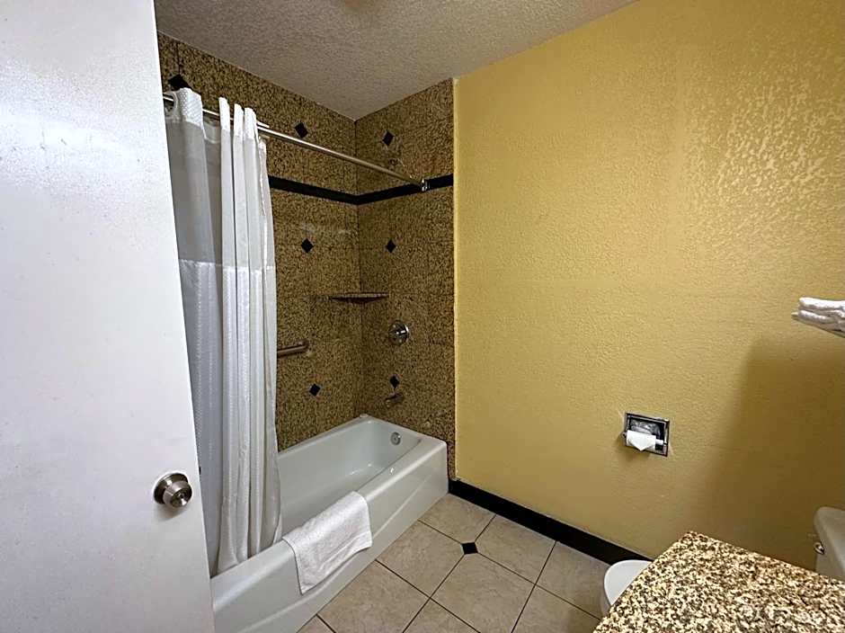 Western Village Inn-NEWLY RENOVATED