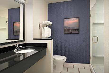 King Room with Roll-In Shower - Mobility Access/Hearing Accessible