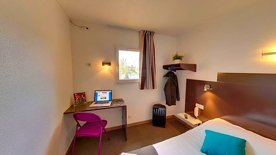 Photo 1 of 4 of Double Room