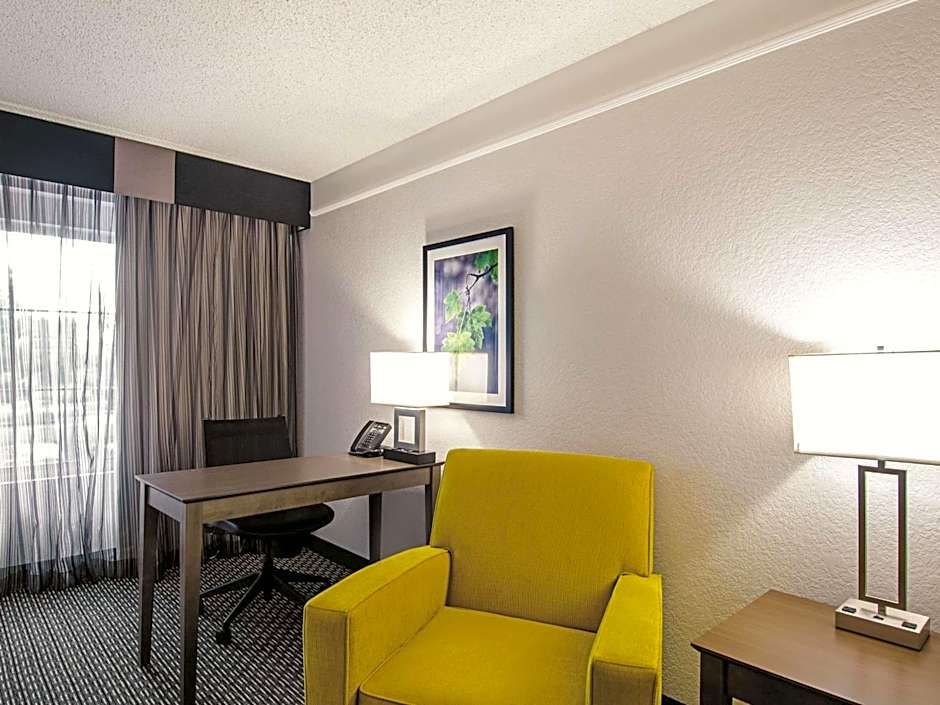 La Quinta Inn & Suites by Wyndham Denver Airport Dia