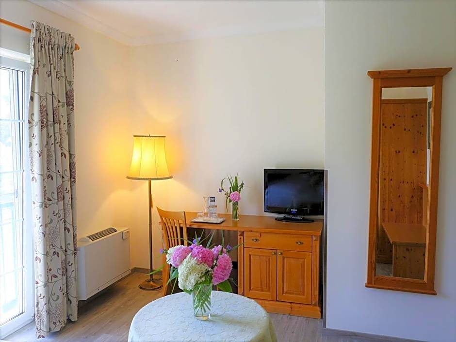 BIRKENHOF GOLS - B & B - Wohlfühl Hotel mit Wochenend-Restaurant