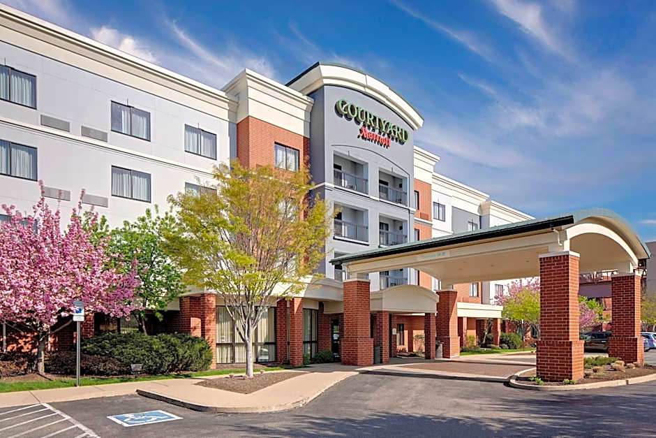 Photo 1 of 27 of Courtyard by Marriott Pittsburgh West Homestead/Waterfront