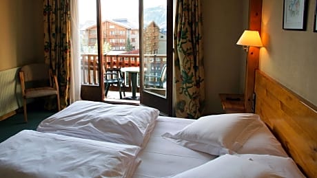 STANDARD ROOM WITH VIEWS