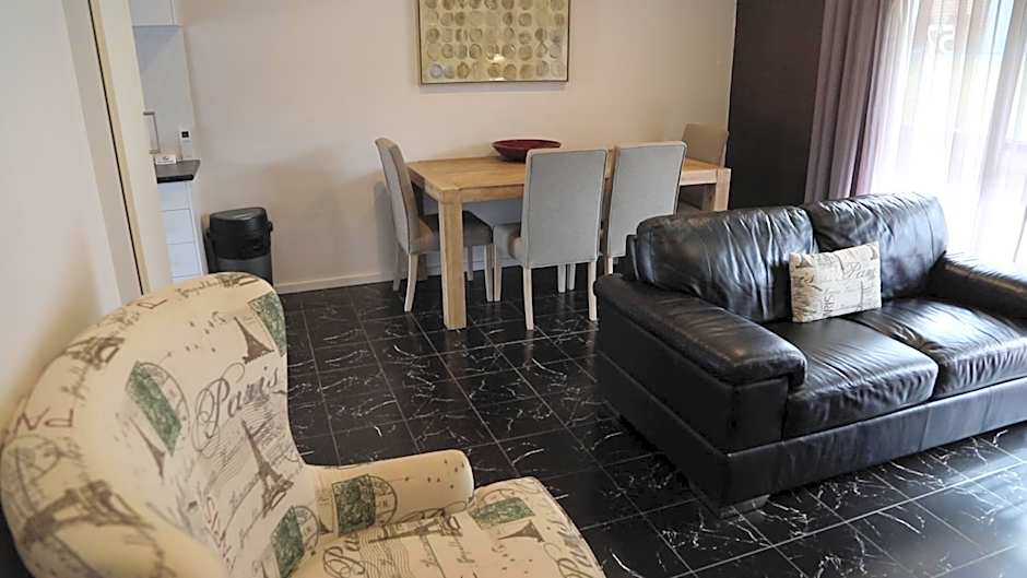 Blazing Stump Motel & Suites