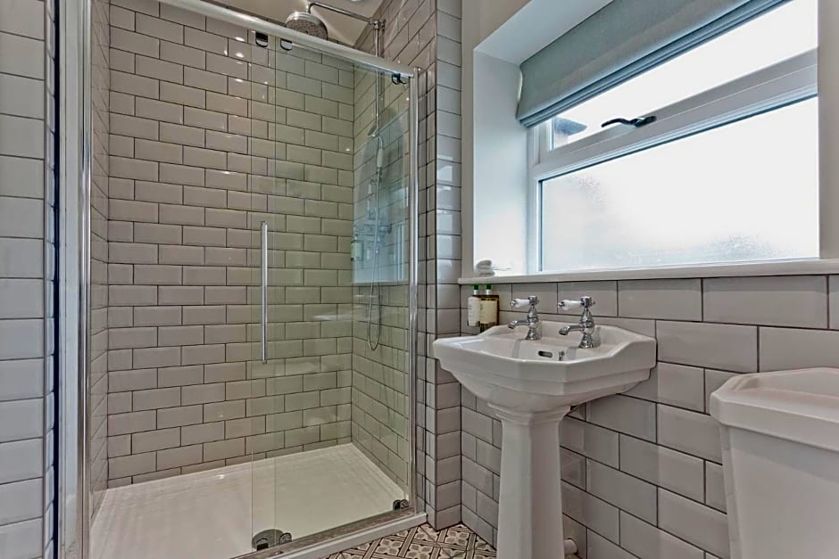 Tithe Barn - Self Check In Hotel