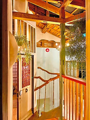 泊まれる廃墟 ぐんじょう